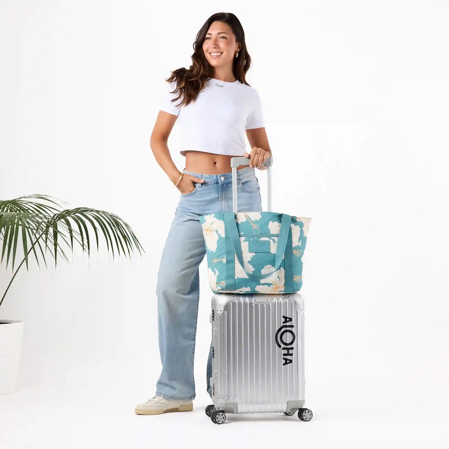Taha'a Keep It Light Zipper Tote in Tide
