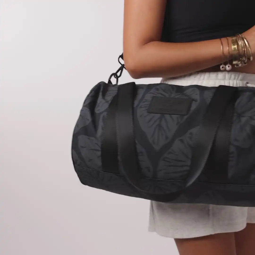 Party Wave Keep It Light Sporty Duffle in Tide