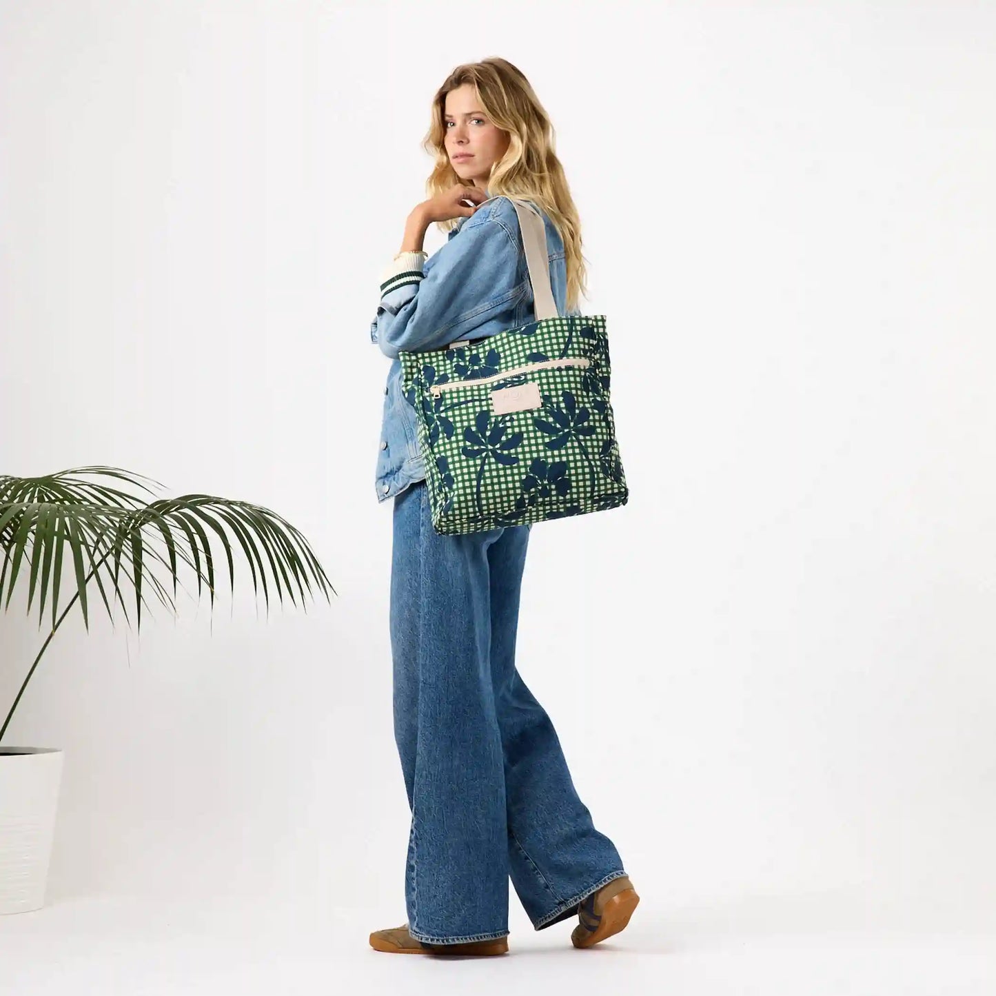 Picnic Fleur Daily Tote in Vineyard