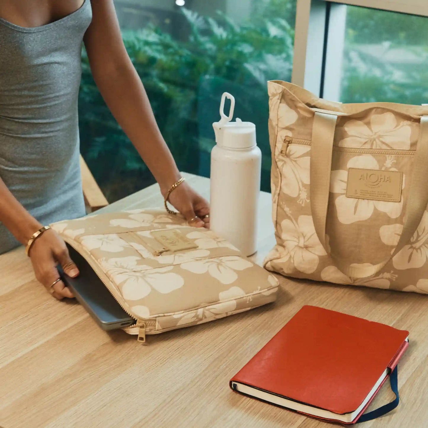 Hana Hou Daily Tote in Creme on Dune