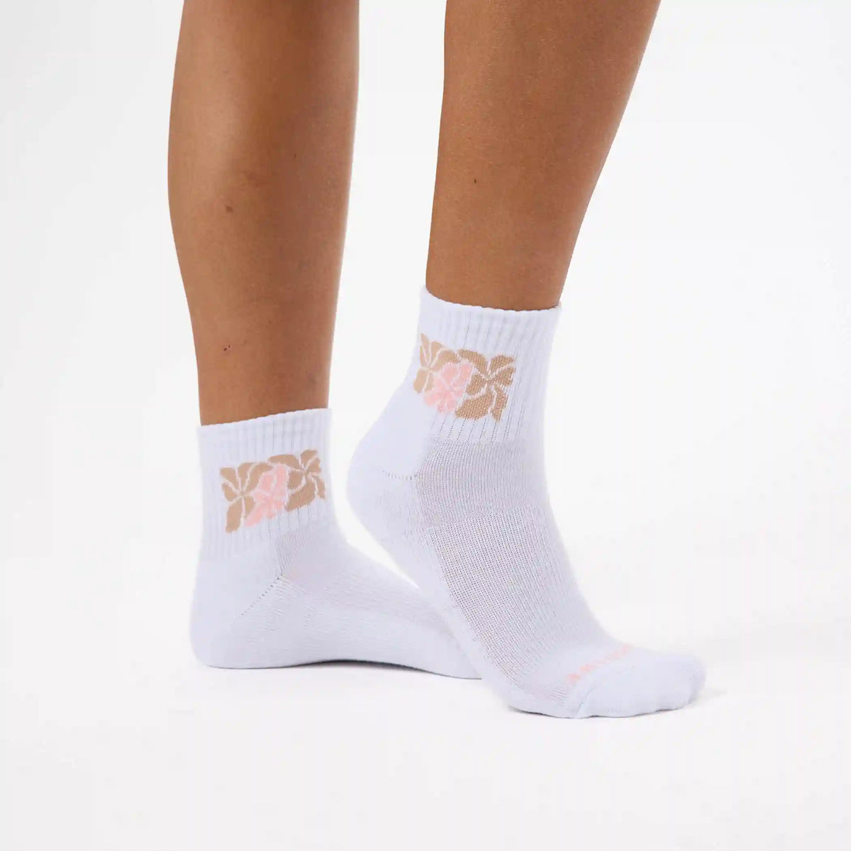 Wavy Shortie Socks in Tan