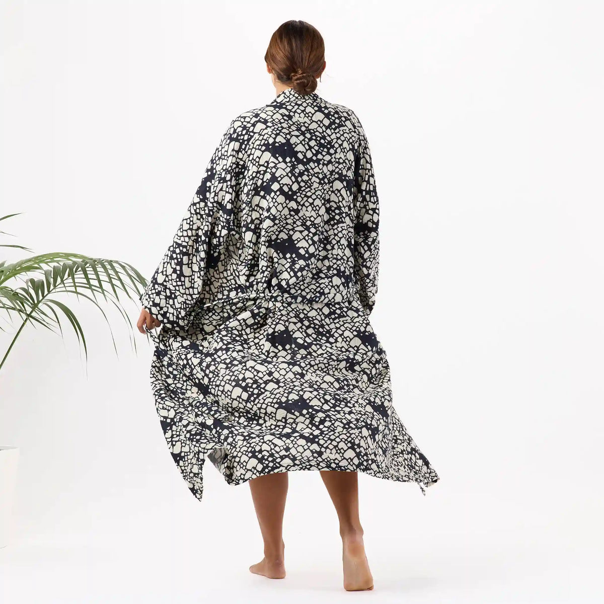 Staycation Robe | Textile Cone - White on Black