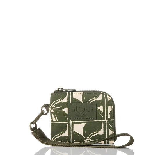 Lattice Go-To Wristlet in Olive