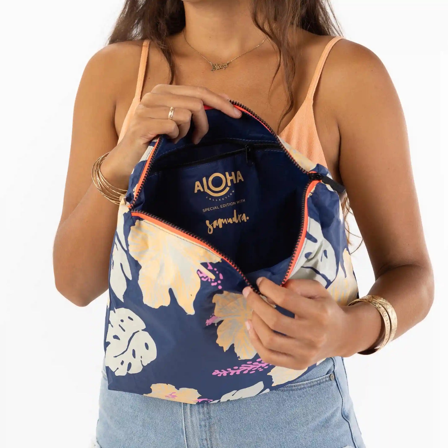 MAX Papeʻete by Samudra Pouch in Neon Moon on Navy