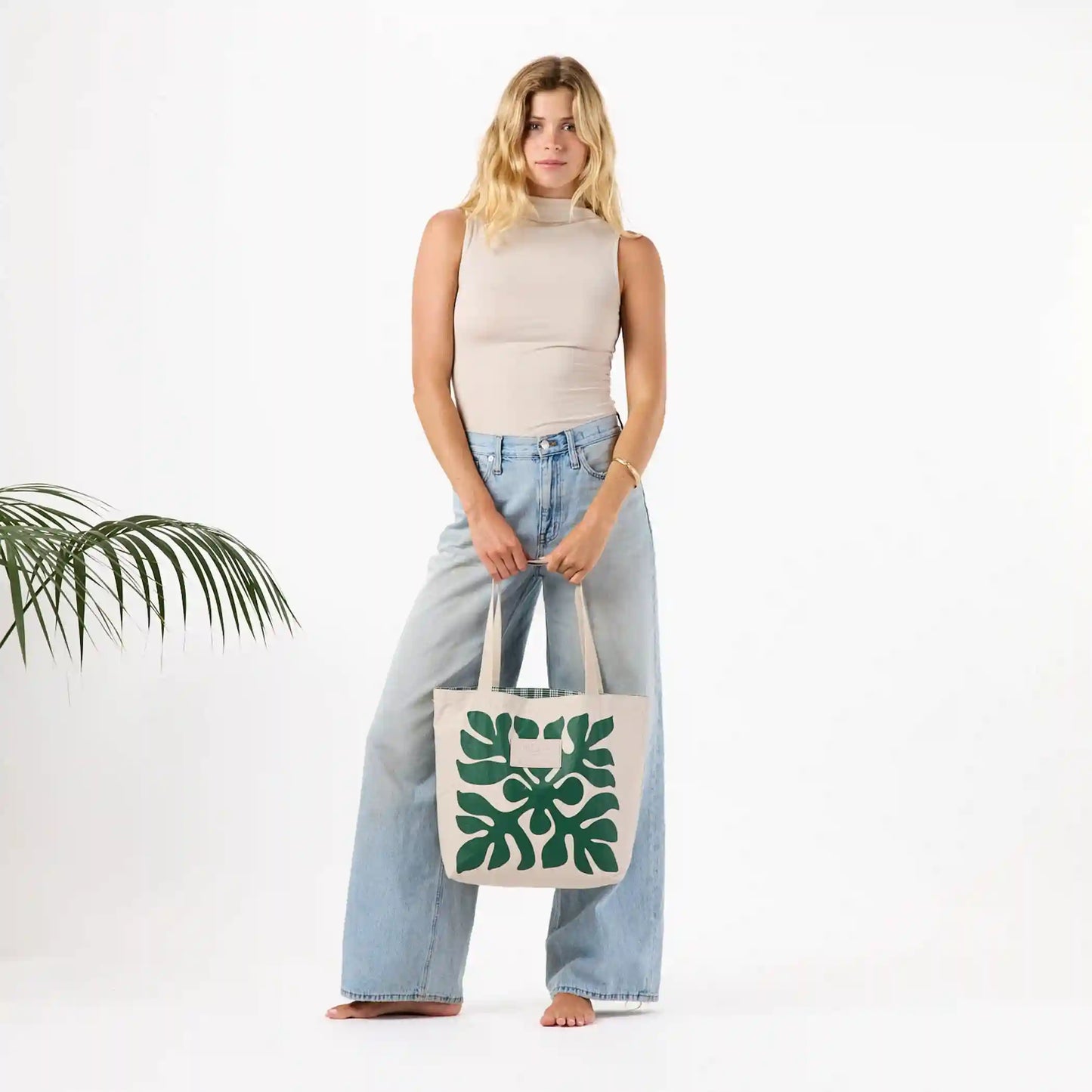 Applique Reversible Tote in Vineyard