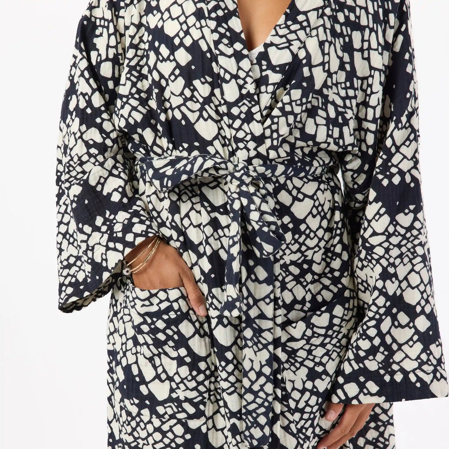 Staycation Robe | Textile Cone - White on Black