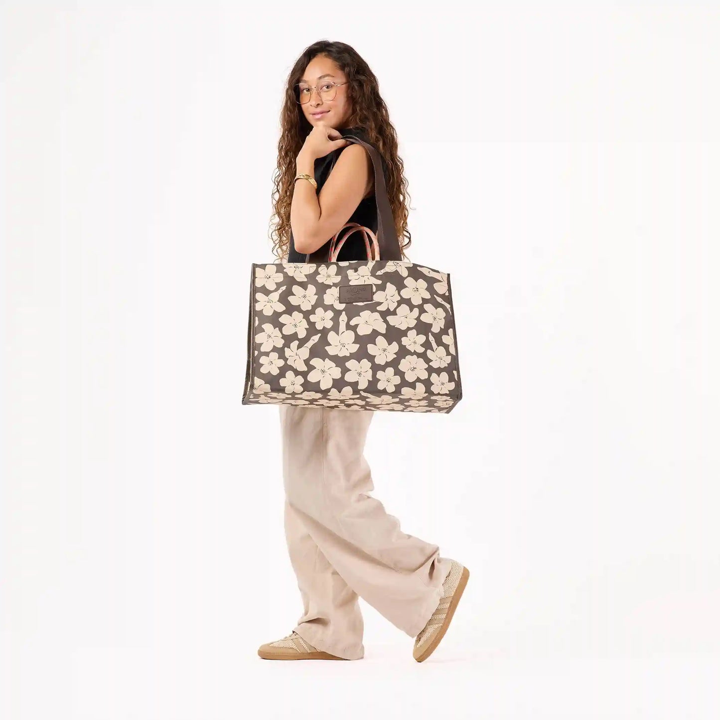 Puakenikeni Buds Carry It All Tote in Chocolate