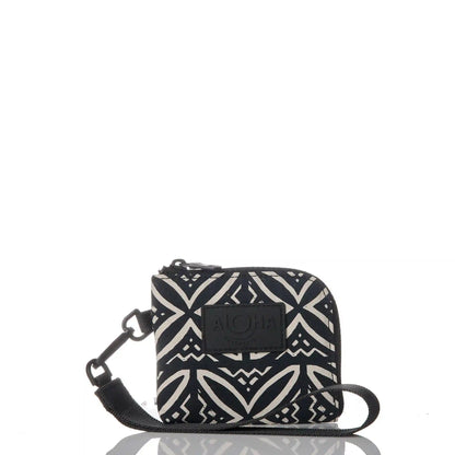 Pasifika Go-To Wristlet in Sandstone on Black