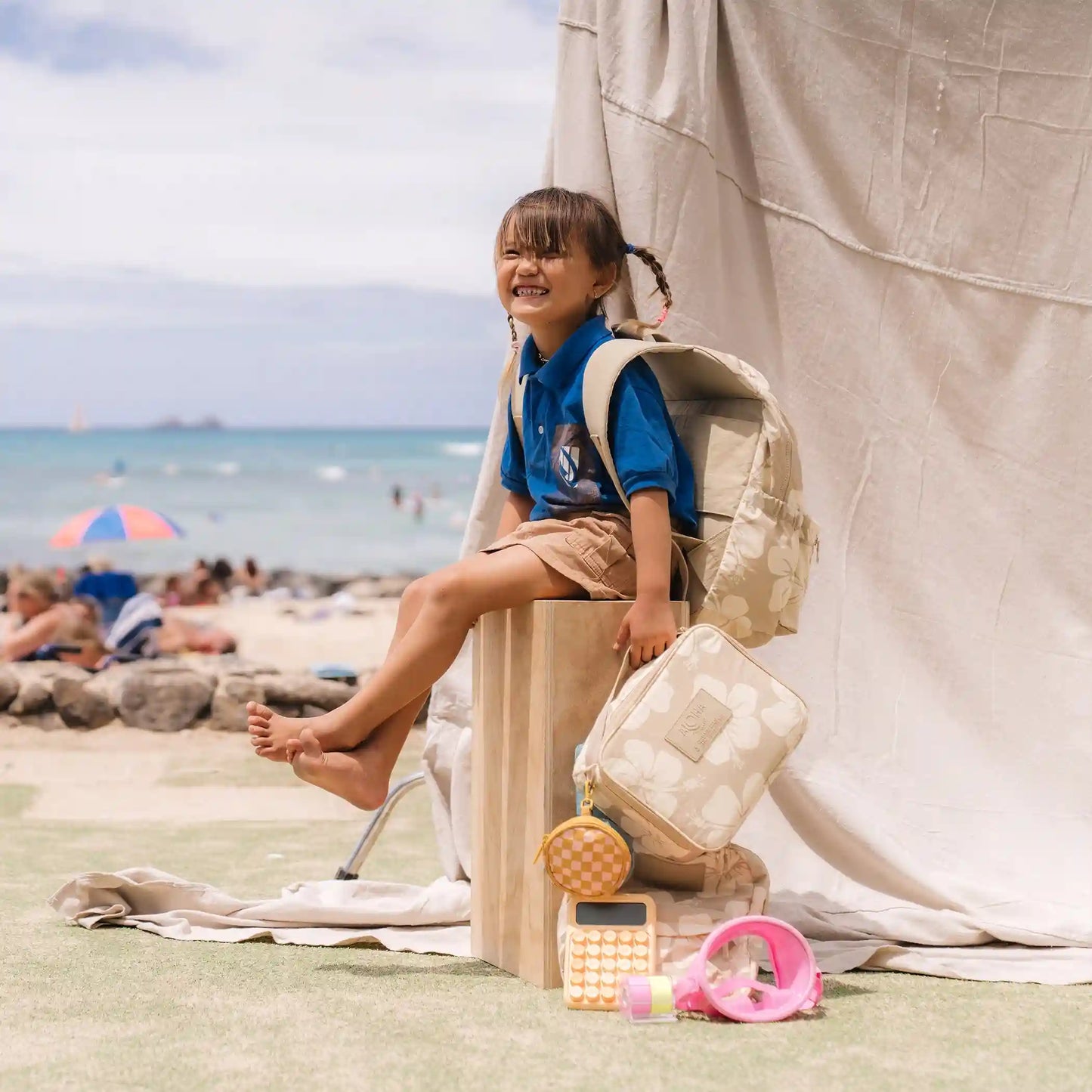 Hana Hou Keep It Light Lunch Box in Creme on Dune