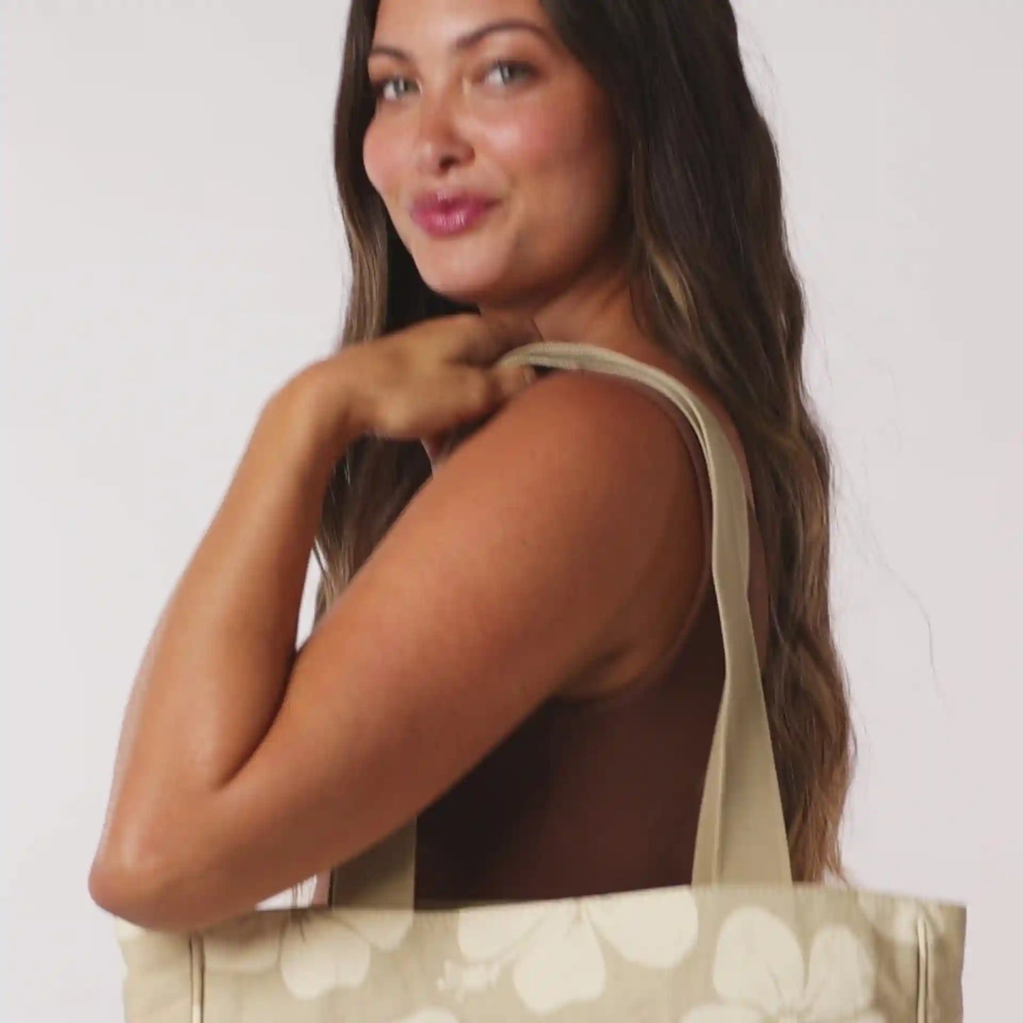 Hana Hou Daily Tote in Creme on Dune