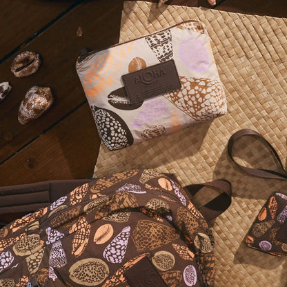 Shoreline Go-To Wristlet in Coconut