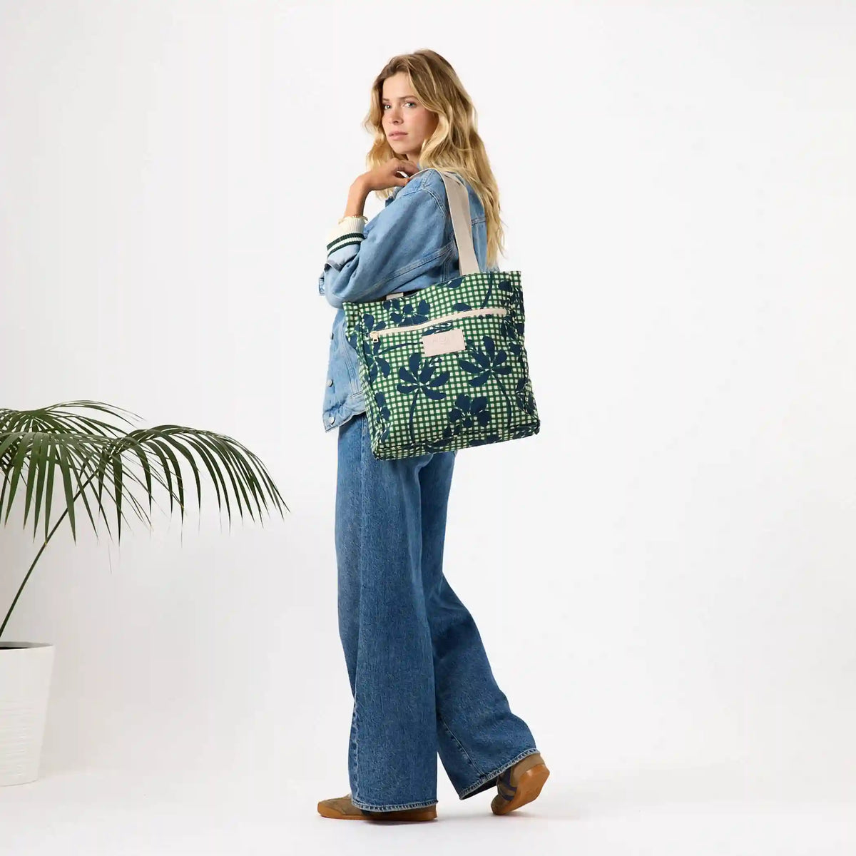 Picnic Fleur Daily Tote in Vineyard