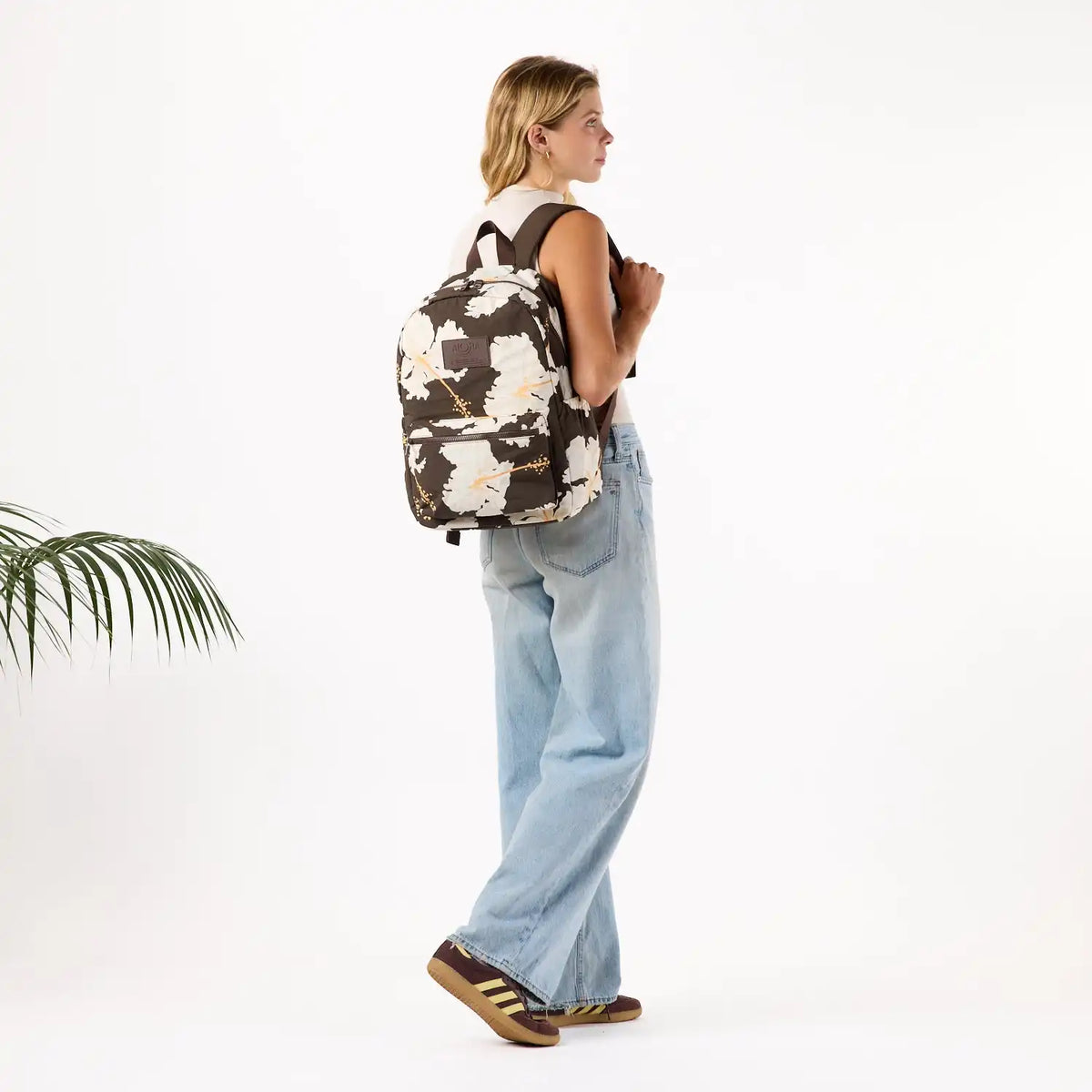 Taha'a Keep It Light Backpack in Chocolate