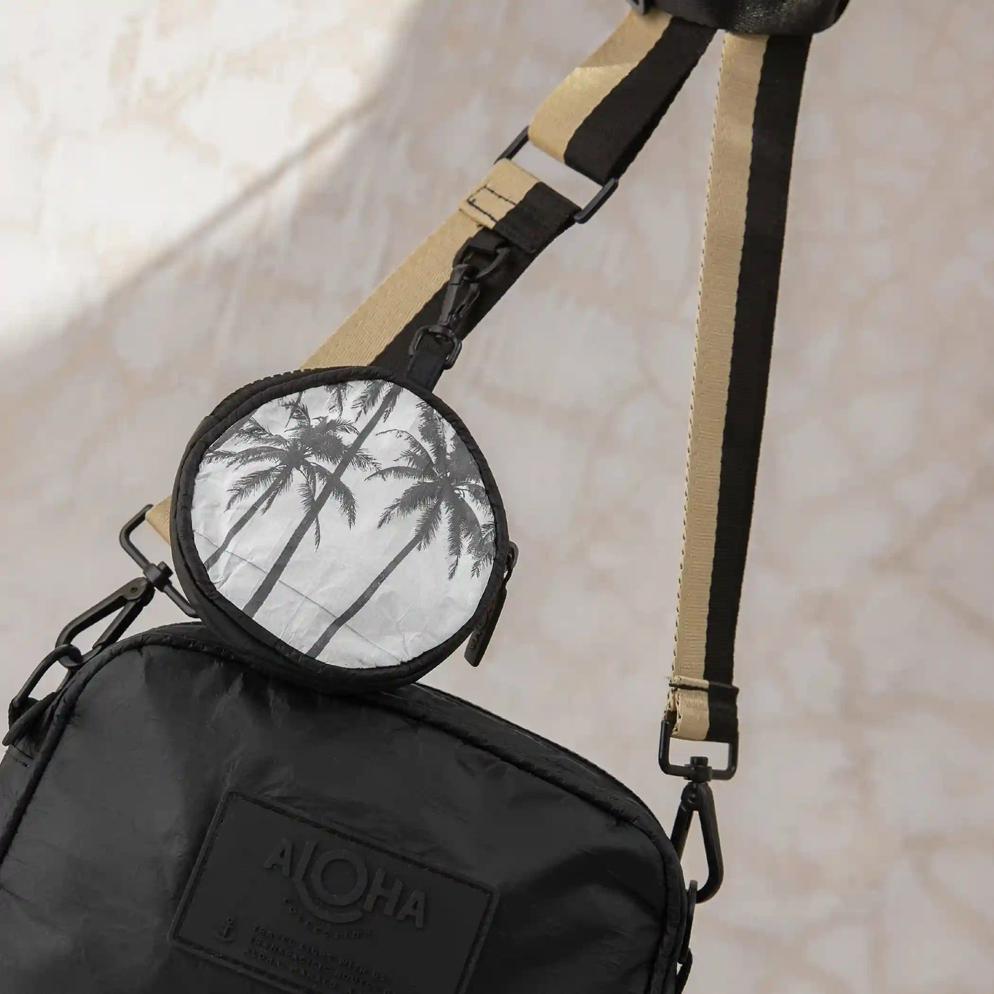 Le Voyageur Strap in Caffe on Black