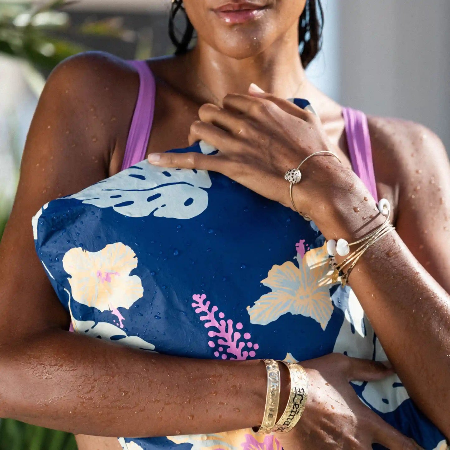 MAX Papeʻete by Samudra Pouch in Neon Moon on Navy